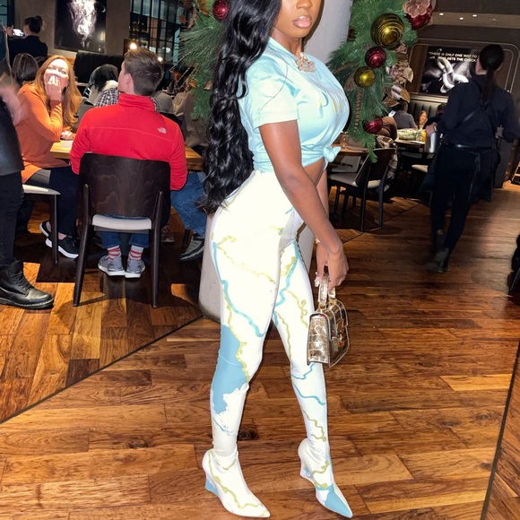 Emilio Pucci boot leggings with matching T-shirt worn once - Picture 2 of 5